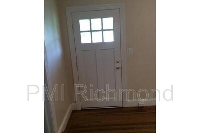 Foto del edificio - 2705 Dellrose Ave