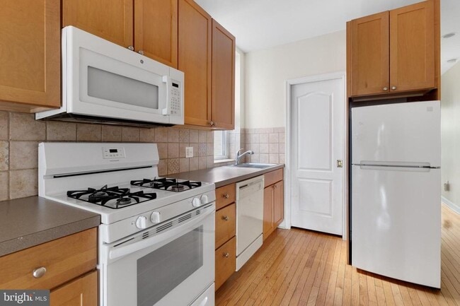 Building Photo - 4215 Ridge Ave