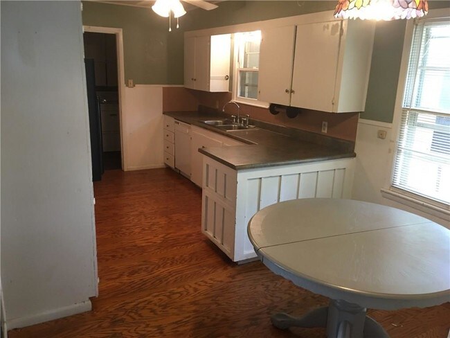 Building Photo - 2652 Rountree Dr