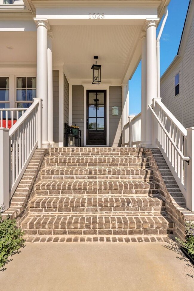 Photo - 3 bedroom home with 3.5 bathrooms and 2 Car Garage