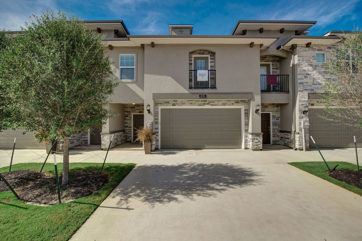 Primary Photo - Available for August 2024 move in! GORGEOU...
