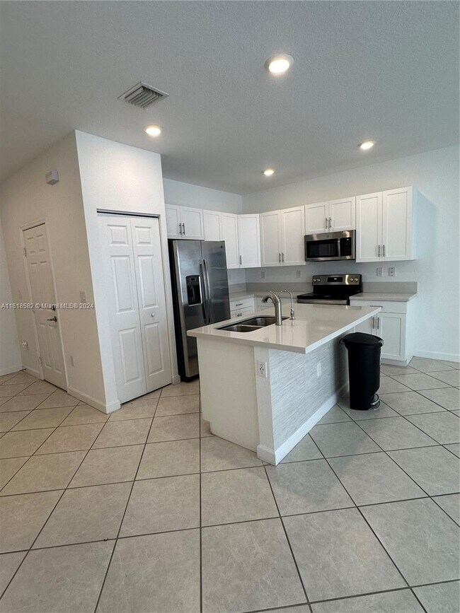 Building Photo - 10821 W 33rd Way