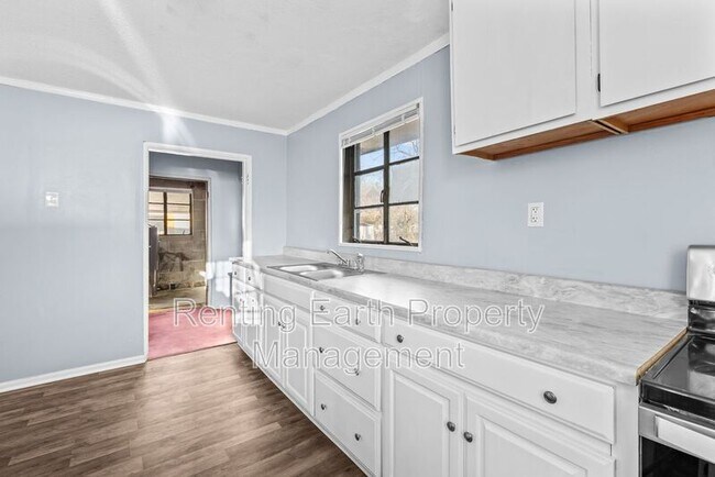 Foto del edificio - 3829 Ellis Ave SW