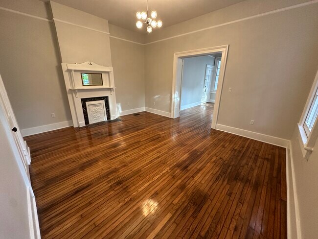 Comedor - 5520 Loyola Ave