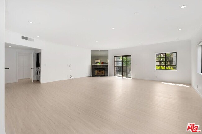 Foto del edificio - 11737 Darlington Ave