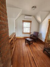 Building Photo - 820 Arno St SE