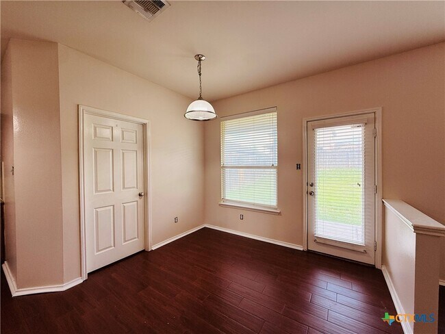 Foto del edificio - 5204 Lions Gate Ln