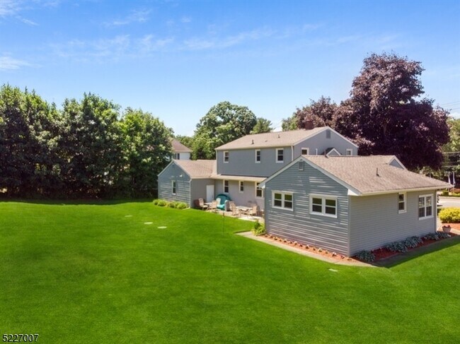 Building Photo - 326 Ramapo Valley Rd