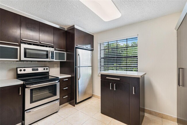 Foto del edificio - 3553 Magellan Cir