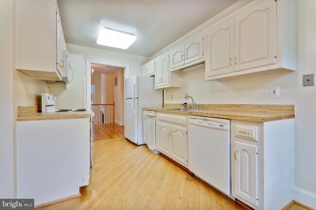 Building Photo - 3926 Georgetown Ct NW