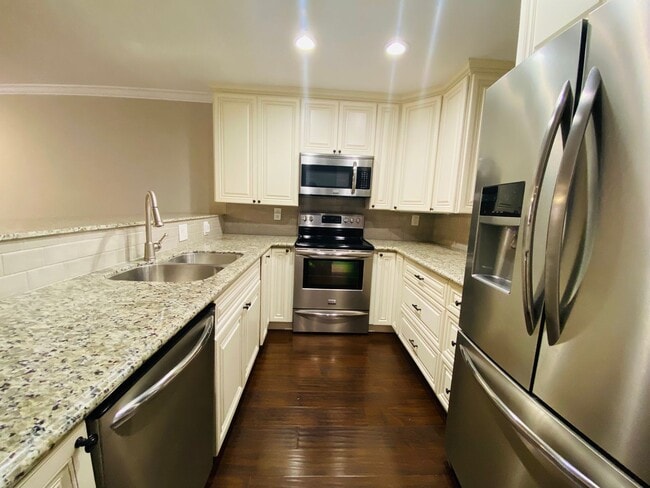 Building Photo - Great UTC Location 2B/1B Two Story Townhome! IN UNIT W/D! Gated Assigned Parking! Pool!