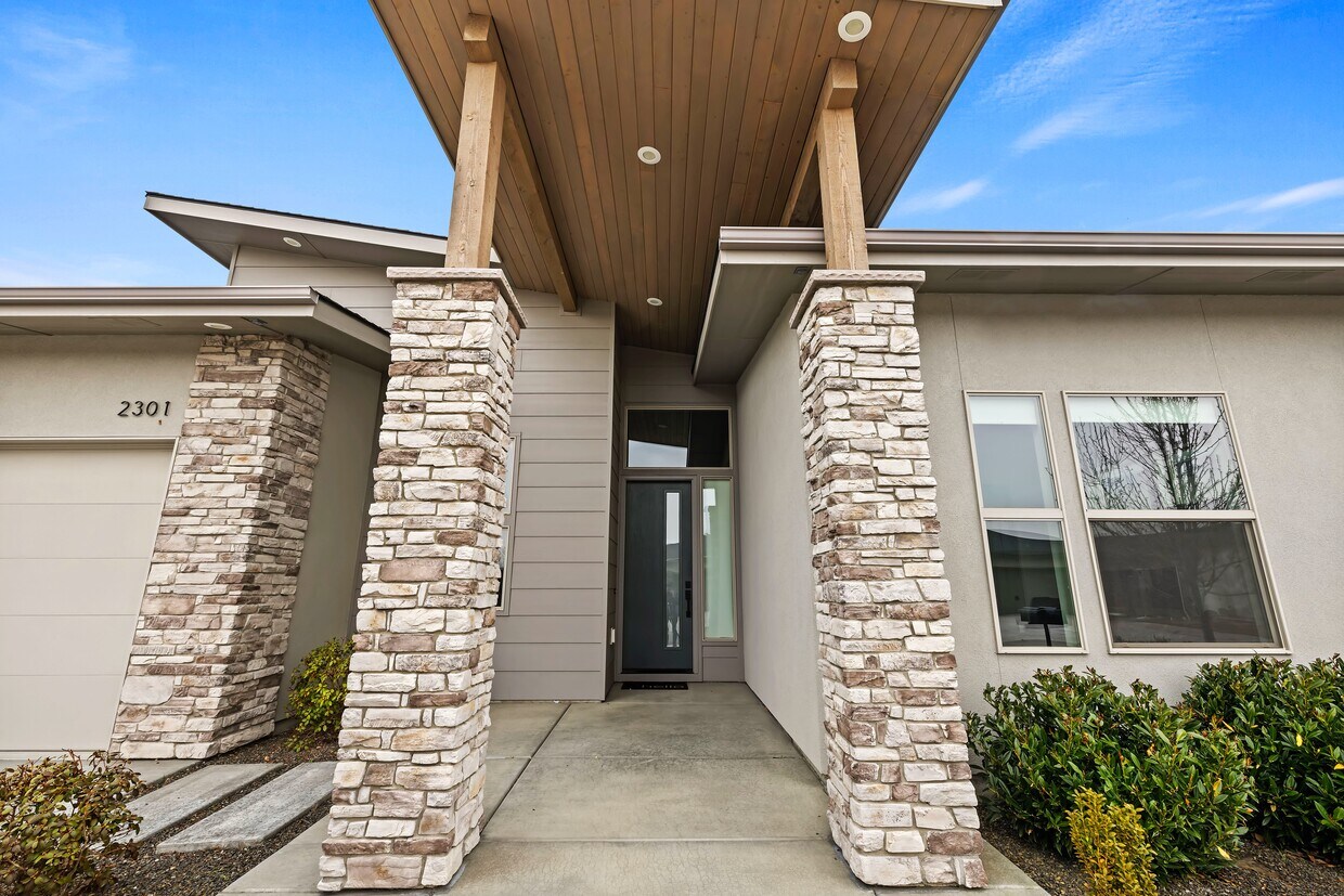Foto principal - 2301 S Rolling Hills Ave
