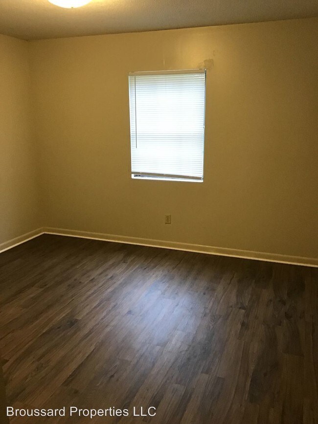 Building Photo - 202 Cantal Dr