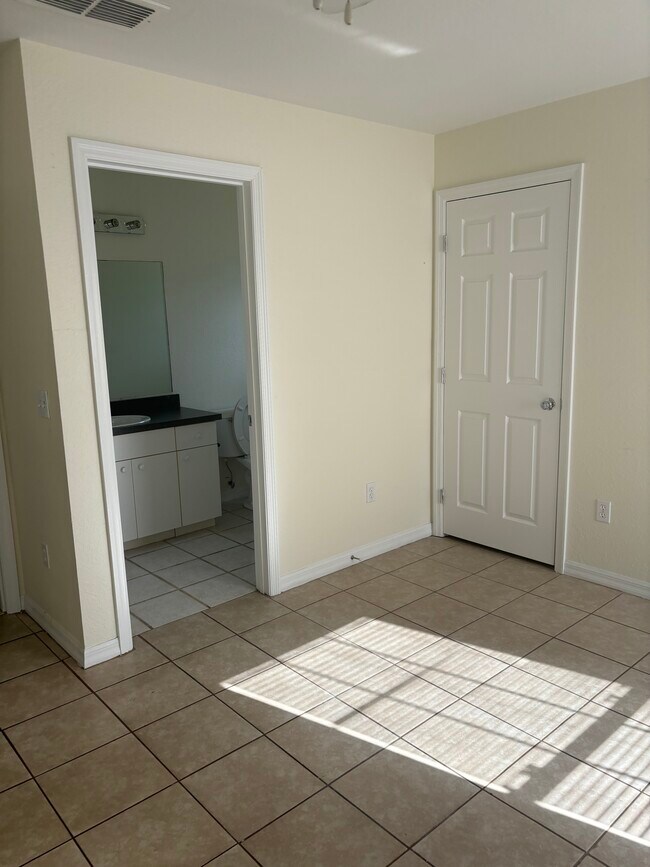 Foto del edificio - 9456 SW 30th Ter