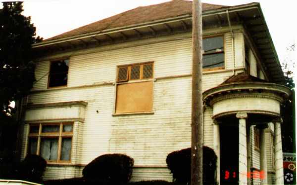 Building Photo - 1042 Santa Clara Ave