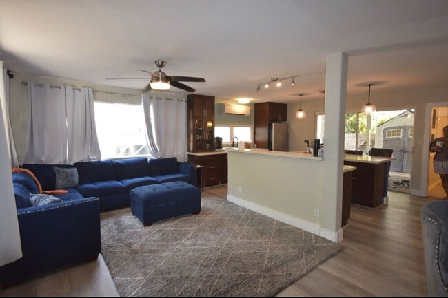 Building Photo - 603 Pila Pl
