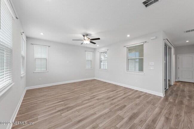 Building Photo - 117 Redbud Ln
