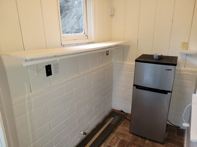 Área frontal multiusos/armario - 8467 Kirkwood Dr