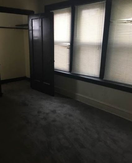 Foto del edificio - 1651 W 76th St