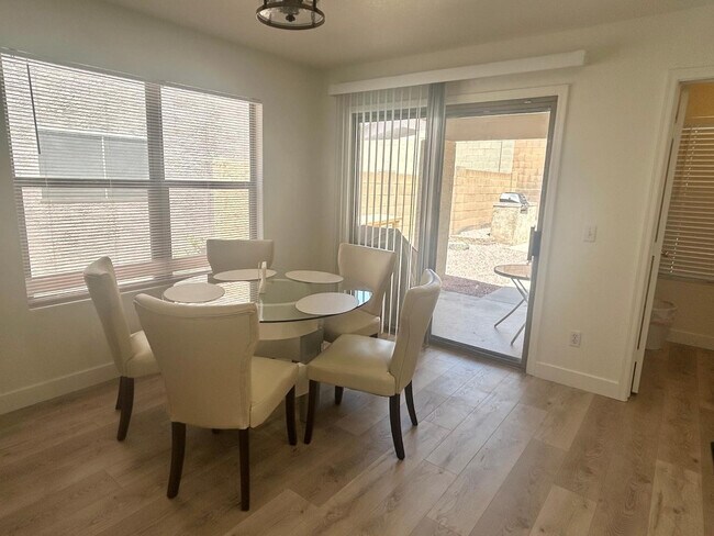 Foto del edificio - 1722 W Amberwood Dr