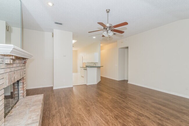 Foto del edificio - 3322 Brahma Ct