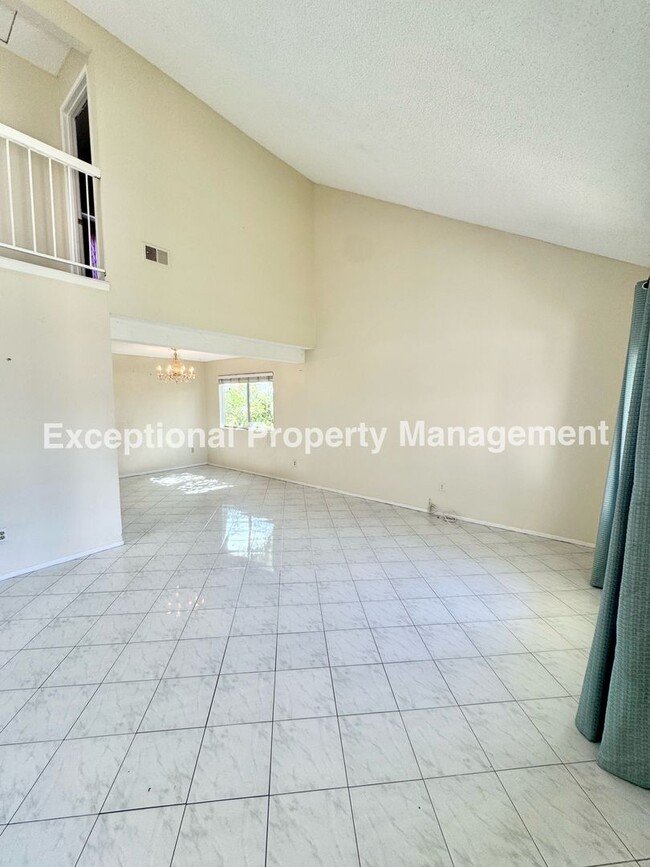 Foto del edificio - 3 bed 3 bath home in N. Fontana