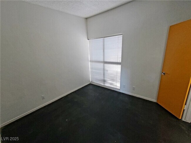 Foto del edificio - 3124 Burnham Ave