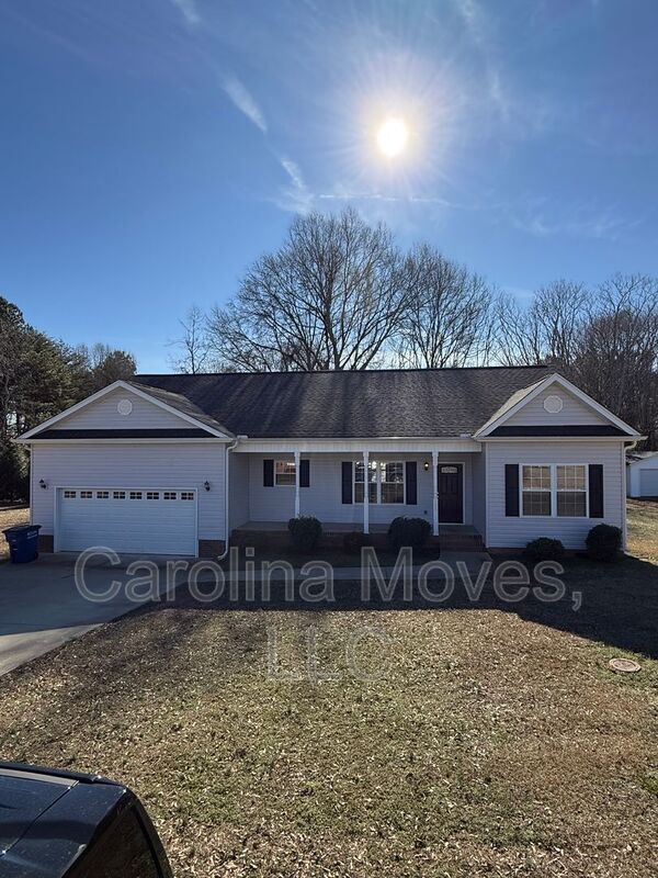 Building Photo - 105 Bismark Dr