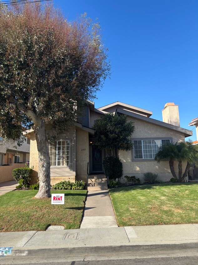Foto principal - 2305 Clark Ln