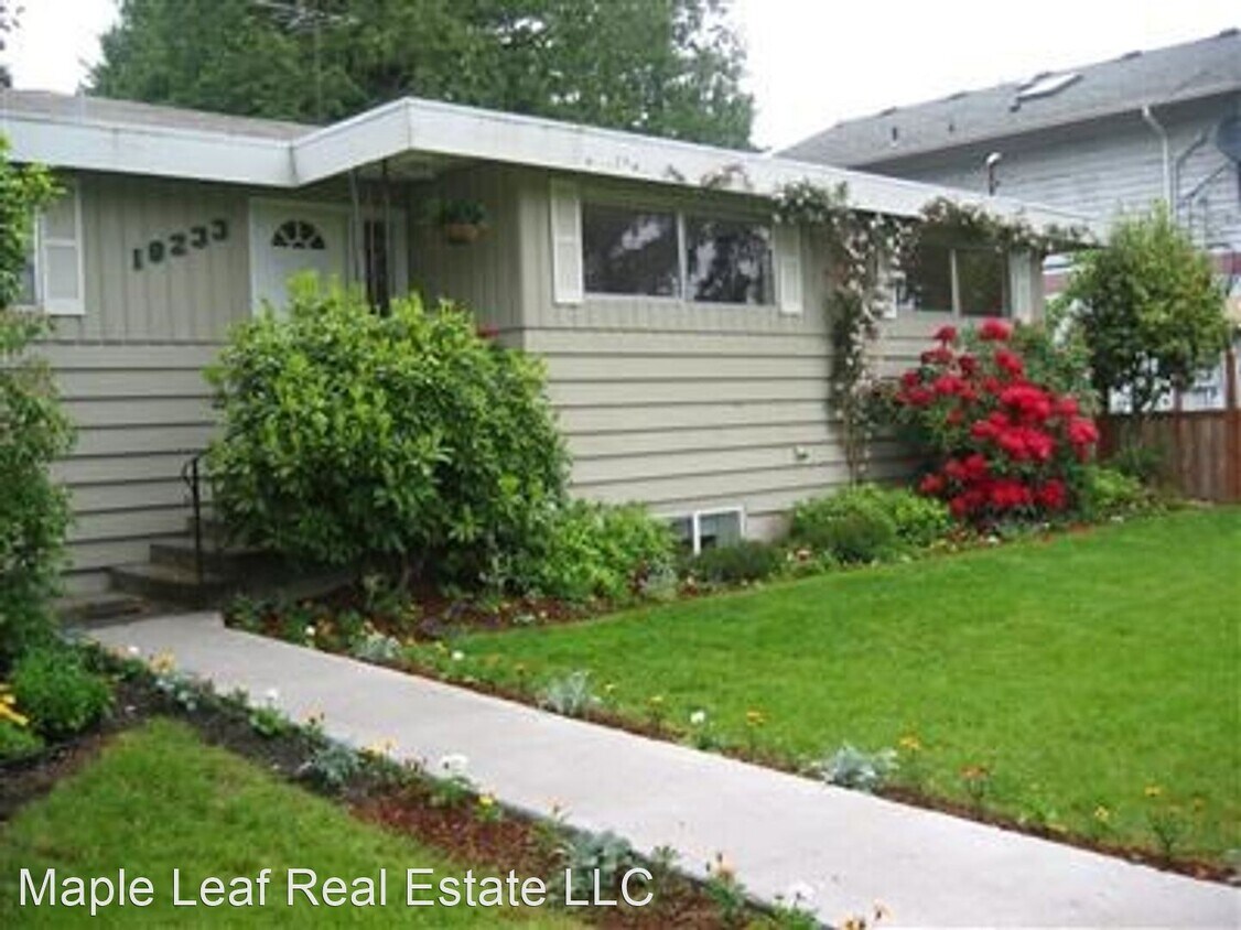 Primary Photo - 3 br, 1 bath House - 19233 Ashworth Ave N