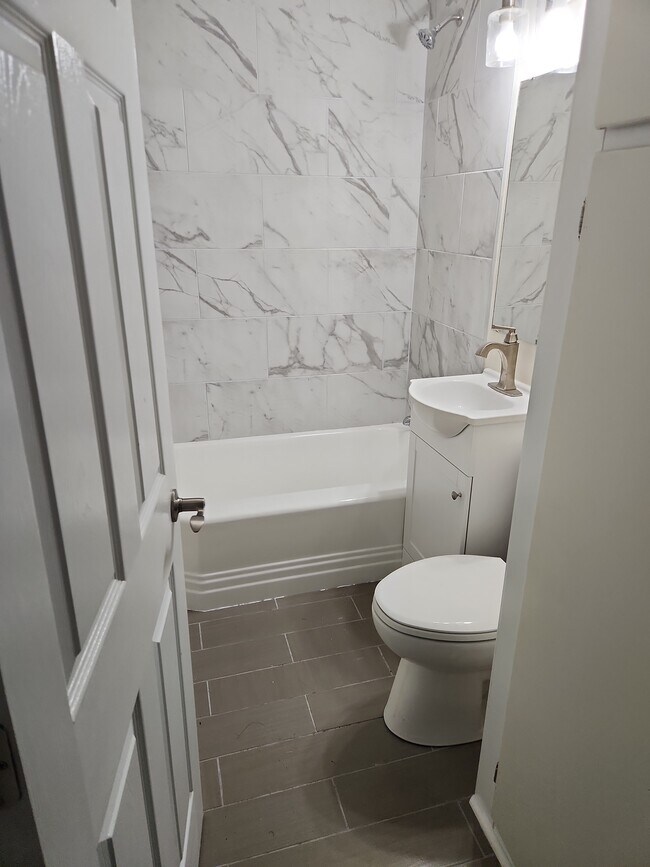 Foto del edificio - 5858 Saint Gerard Ave