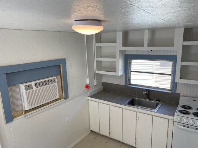 Foto del edificio - 671 N Dixie Ave