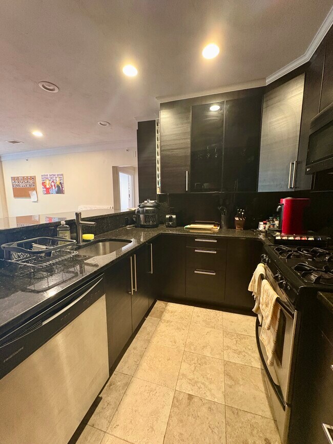 Foto del edificio - 1614 Beacon St