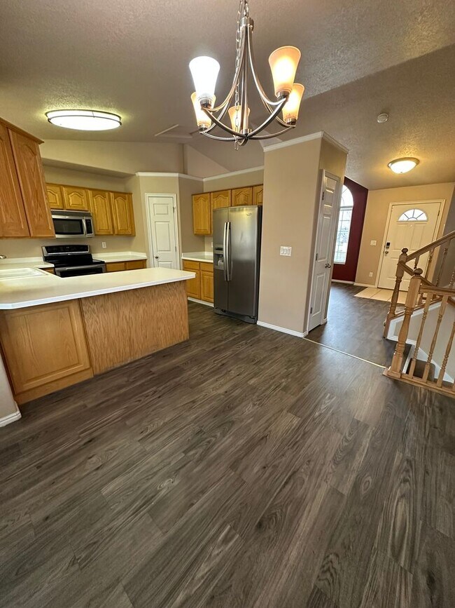 Building Photo - 4 Bed | 2.5 Bath Home in Clinton – Ready for Move-In!