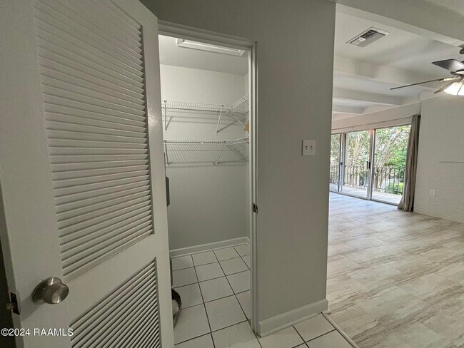 Foto del edificio - 1008 S College Rd