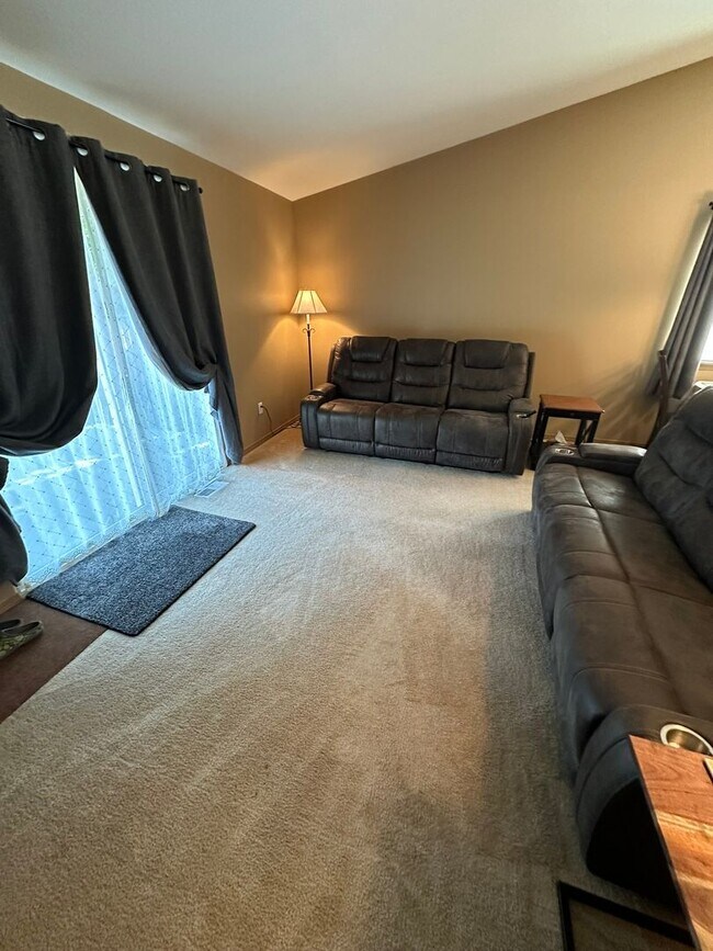Building Photo - 3 BedRoom , 2 Bathroom , 2 Car Garage , AC
