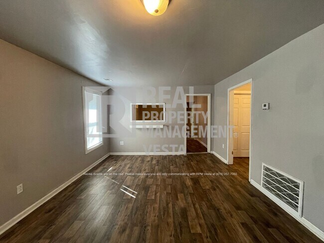 Building Photo - Charming Home on East Side of Macon