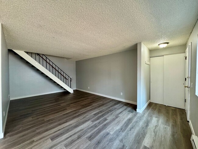 Building Photo - Move-In Ready 2-Bedroom 1 Bathroom Apartme...