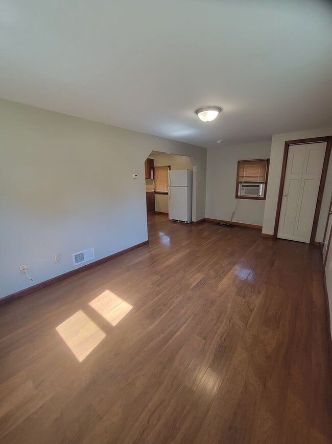 Building Photo - 224 Grandview Ave