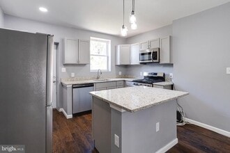Building Photo - 1539 Abbotston St