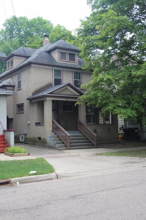 Primary Photo - 821 W. Walnut