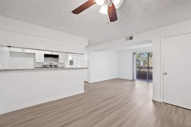 Building Photo - Great Sylmar Location-Upgraded 2/2 Apartment