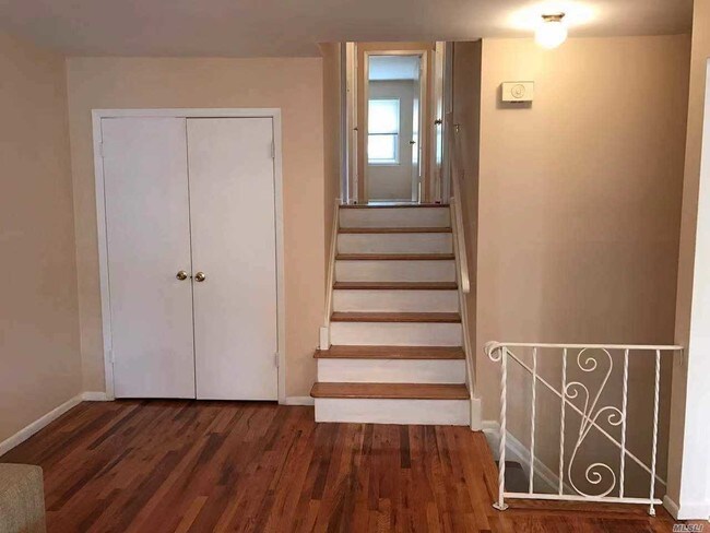 Foto del edificio - 223-15-223-57 57th Ave