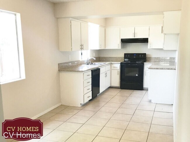 Foto del edificio - 4 br, 2 bath House - 4190 E. Mckenzie Ave.