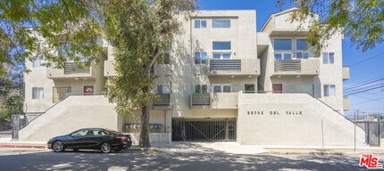 Building Photo - 22705 Del Valle St