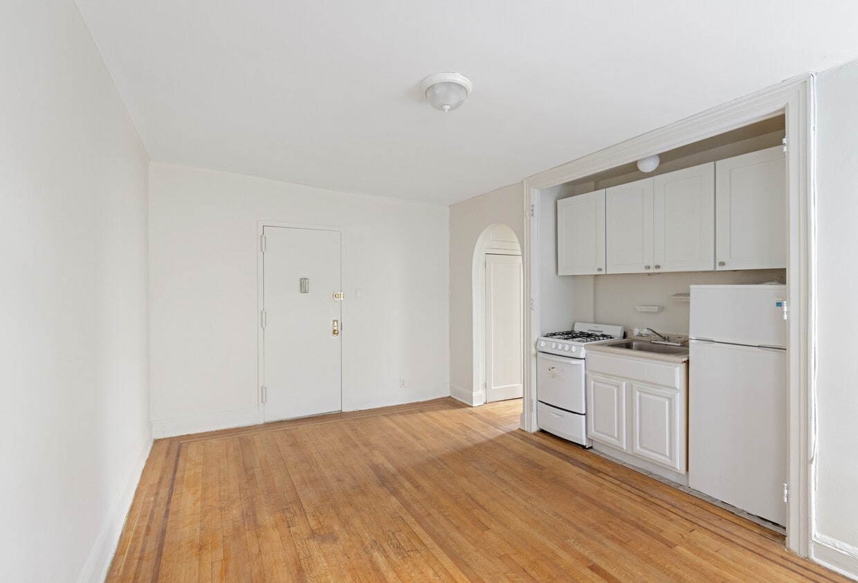 Primary Photo - 398 E 52nd St