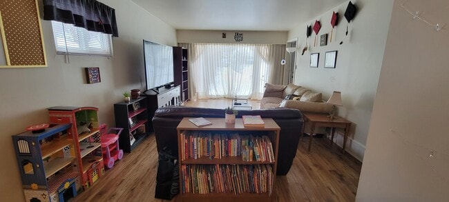 Building Photo - 2047 McBride Crescent