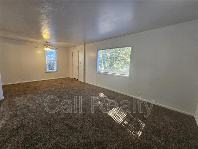 Foto del edificio - 719 W Augusta Ave