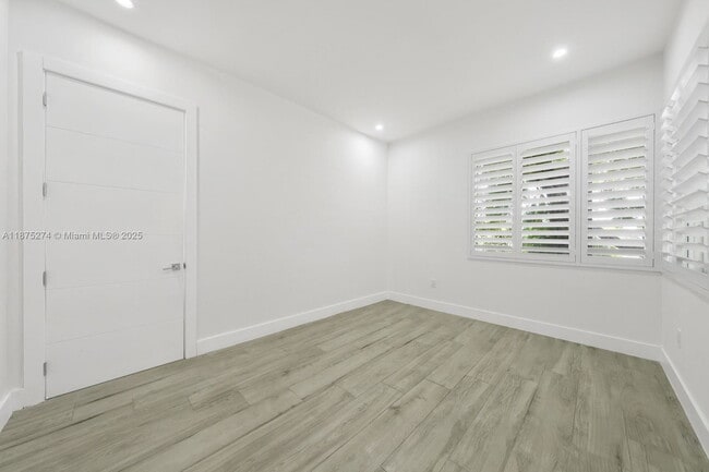 Foto del edificio - 5720 SW 24th St