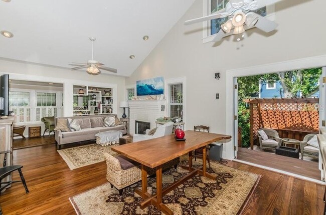 Foto del edificio - 305 15th Ave NE